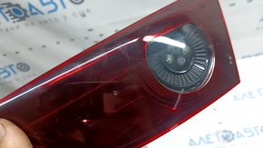 Фонарь внутренний крышка багажника правый Mazda 3 19-22 4d тип 1 под полировку, отсутствует фрагмент стекла