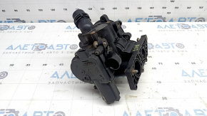Корпус термостата Audi A4 B9 17-25 2.0T відсутній болт, заламаний болт, скол