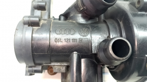 Корпус термостата Audi A4 B9 17-25 2.0T відсутній болт, заламаний болт, скол