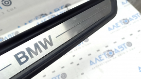 Накладка порога передняя левая наружная BMW 3 G20 19-26 хром, надпись BMW, царапины