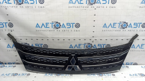 Решетка радиатора grill с эмблемой Mitsubishi Outlander 22-26 хром молдинги с уплотнителями, царапины