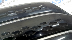 Решетка радиатора grill с эмблемой Mitsubishi Outlander 22-26 хром молдинги с уплотнителями, царапины