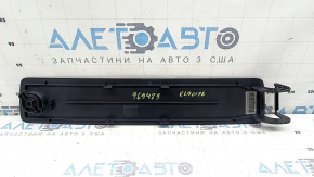 Заглушка обшивки двери багажника центральная Volvo XC90 16-17 черная, потерта
