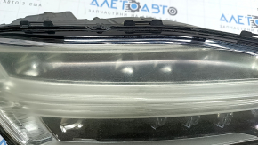 Фара передняя правая в сборе Volvo XC90 16-17 LED, царапины, полез лак, паутинка, под полировку