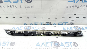 Накладка передньої панелі права Volvo XC90 16-23 сіра з хромом, тички, подряпини
