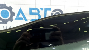 Лобовое стекло Kia Sportage 23-25 под датчик влажности и камеру, воздух по кромке, надорван уплотнитель, воздух под накладкой, оплавлен кронштейн, в копоти