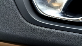 Обшивка двери карточка задняя левая Volvo XC60 18-26 черная, подлокотник и вставка кожа Nappa коричневая, с накладкой, тычки, надломано крепление