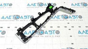 Накладка центральной консоли Volvo XC60 22-26 черный глянец с хромом, царапины, примято крепление