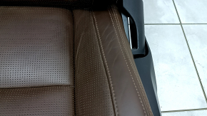 Водительское сидение Volvo XC60 22-26 с airbag, электрическое, подогрев, вентиляция, кожа Nappa коричневая с перфорацией и коленным подпором, примято