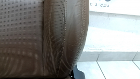 Водительское сидение Volvo XC60 22-26 с airbag, электрическое, подогрев, вентиляция, кожа Nappa коричневая с перфорацией и коленным подпором, примято