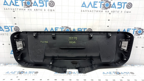 Обшивка крышки багажника VW Jetta 19-26 черная, без заглушек, царапины