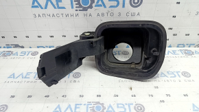 Корпус лючка бензобака Hyundai Santa Fe 24-26 с замком, сломано крепление