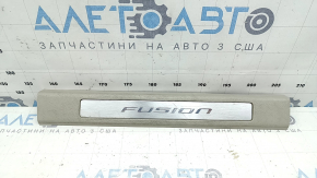 Накладка порога передняя левая Ford Fusion mk5 17-20 серая, с хромированной вставкой, царапины, под химчистку