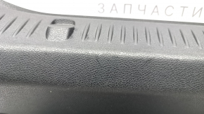 Накладка проема багажника Mercedes W213 E 17-23 черная, царапина, надломано крепление