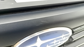 Решітка радіатора grill у зборі Subaru Forester 25-26 base, з емблемою, потерта.