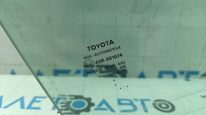 Скло дверей передньої правої Toyota Highlander 20-26