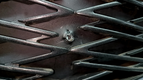 Решітка радіатора grill у зборі Lexus UX200 UX250h 19-26 F-SPORT, під парктроніки, темний хром, надломи, зламані кріплення, не заводські отвори