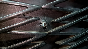 Решітка радіатора grill у зборі Lexus UX200 UX250h 19-26 F-SPORT, під парктроніки, темний хром, надломи, зламані кріплення, не заводські отвори