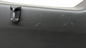 Обшивка дверей багажника нижня Mazda CX-5 17-25 чорна, потерта