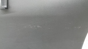 Обшивка дверей багажника нижня Mazda CX-5 17-25 чорна, потерта