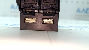 USB Hub Lexus UX200 UX250h 19-26