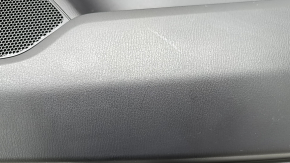 Обшивка двери карточка передняя правая Mazda CX-5 17-23 черная с черной вставкой кожа, подлокотник кожа черный, молдинг серый, с ручкой, царапины