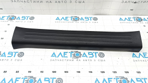 Накладка порога передняя правая Mazda CX-5 17-25 черная, потерта