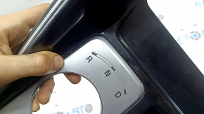 Накладка центральной консоли с подстаканниками Kia Sorento 21-24 HEV, PHEV черная, царапины