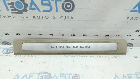Накладка порога передняя левая Lincoln MKZ 17-20 хром с подсветкой, бежевая, царапины, под чистку