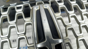 Решетка радиатора grill Lincoln MKZ 17-20 хром, с эмблемой, сколы