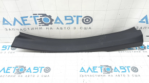 Накладка порога внутренняя задняя левая Toyota Camry v70 18-24 hybrid, серая, потерта