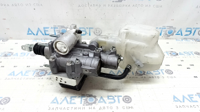Главный тормозной цилиндр с бачком Toyota Camry v70 19-20 hybrid с крышкой