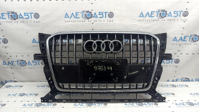 Решетка радиатора grill Audi Q5 8R 13-17 рест под парктроники, глянец, хром, с эмблемой quattro, незаводские отверстия, потёртость