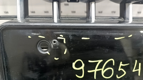 Решетка радиатора grill Audi Q5 8R 13-17 рест под парктроники, глянец, хром, с эмблемой quattro, незаводские отверстия, потёртость