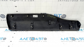 Накладка двери нижняя задняя правая Toyota Rav4 19-25 черный глянец, песок, царапины