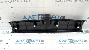 Обшивка двери багажника верхняя Toyota Rav4 19-25 черная под камеру, потерта