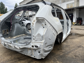 Четверть крыло задняя правая Toyota Rav4 19-20 на кузове, белая, вмятинка
