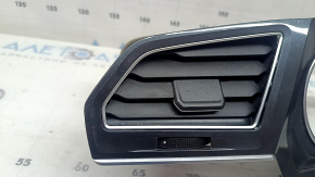 Накладка торпеди центральна VW Tiguan 18-22 графіт, з повітропроводами, подряпини, зламана направляйка