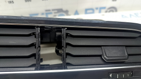 Накладка торпеди центральна VW Tiguan 18-22 графіт, з повітропроводами, подряпини, зламана направляйка