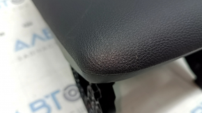 Подлокотник Toyota Rav4 19-25 кожа черная, тычки, царапина