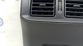 Накладка центральной консоли с дефлектором воздуховода Toyota Rav4 19-25 под USB, черная, царапины