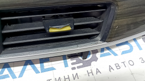 Накладка передньої панелі з дефлекторами права BMW X2 F39 18-23 хром + під темне дерево, дефект хрому, зламане кріплення накладки, тріснута