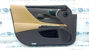 Обшивка двери карточка передняя левая Lexus ES 19-22 кожа коричневая, подлокотник и вставка светло-коричневая кожа, молдинг под темное дерево глянец, с подсветкой, Mark Levinson, под память, без ручки и кнопок памяти, царапины