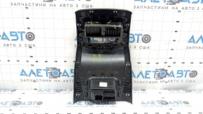 Накладка центральной консоли задняя с дефлектором воздуховода VW Atlas 21-23 черная под 2 USB, под розетку, потерта