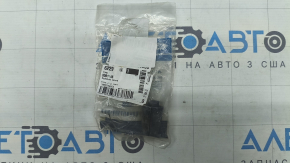 Відбійник капота лівий Ford Edge 15- на капоті