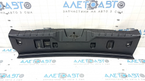 Накладка отвору багажника BMW 5 F10 11-16 потерта, подряпини