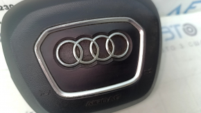 Подушка безопасности airbag в руль водительская Audi Q7 16-20 черная, потерт хром, царапины