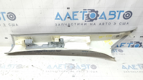 Накладка передней стойки правая Audi Q7 16-21 серая, царапины, под химчистку
