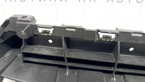 Каркас решітки радиатора grill Audi Q7 16-19 немає фрагмента, тріщини, зламані кріплення