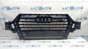 Грати радіатора grill у зборі Audi Q7 16-19 сіра, під парктроніки, з емблемами, подряпини, тріщини